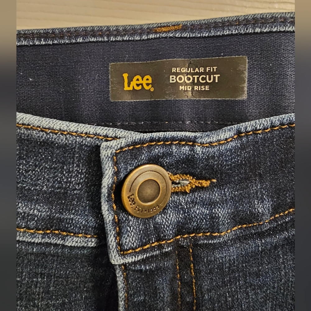 Lee bootcut flex motion dark/medium blue jeans. Size 16 medium